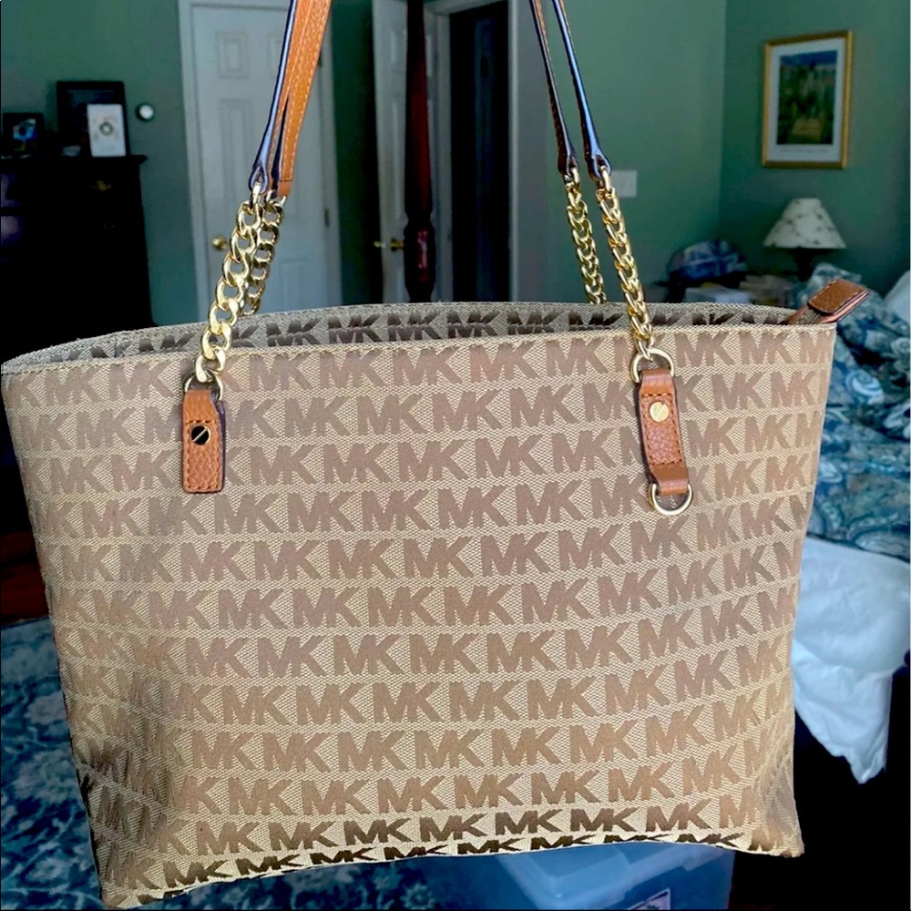 MICHAEL KORS Jet set chain tote bag.